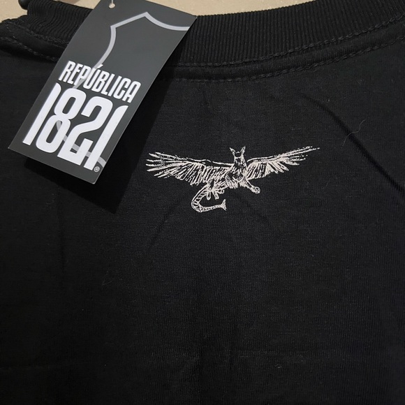 Black Graphic T-Shirt with Game of Perú Design - Picture 7 of 12